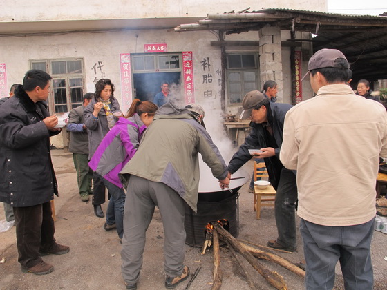 一堂に集まって