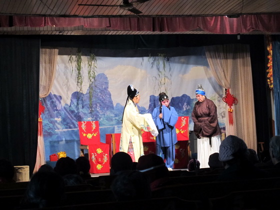 ここでは珍しい地方劇も楽しめます