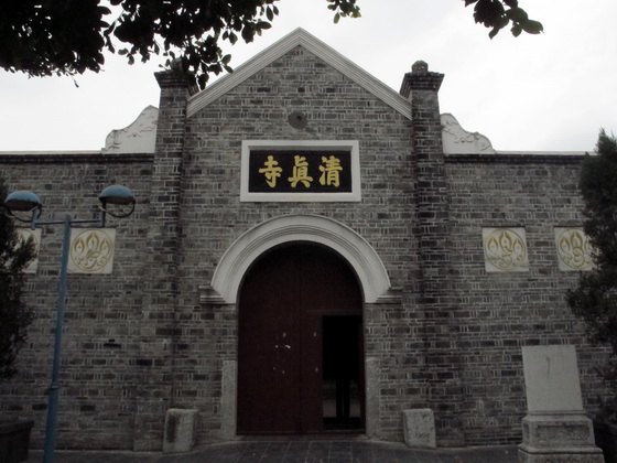 店のすぐ隣に立派そうな清真寺があります.桂林