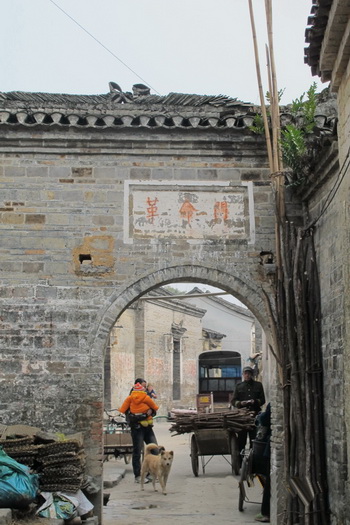 古井の中にパイプを入れて