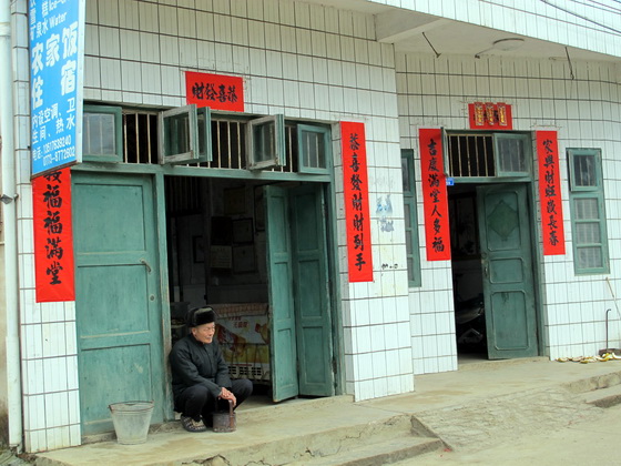 水田のもとで新しい家が建てられました