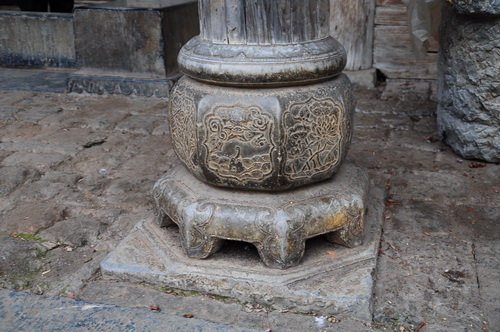 村の出入り口に望楼、城壁.桂林観光